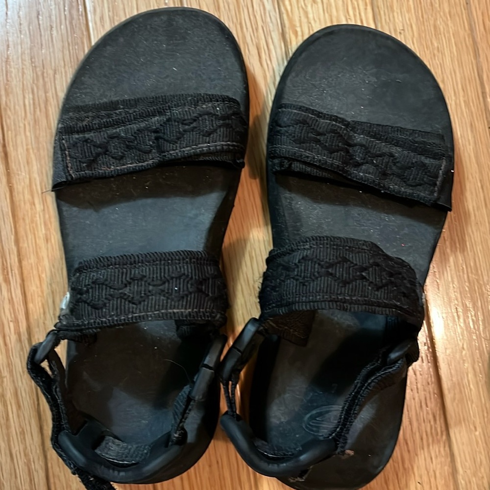 Reef sandals black size 8